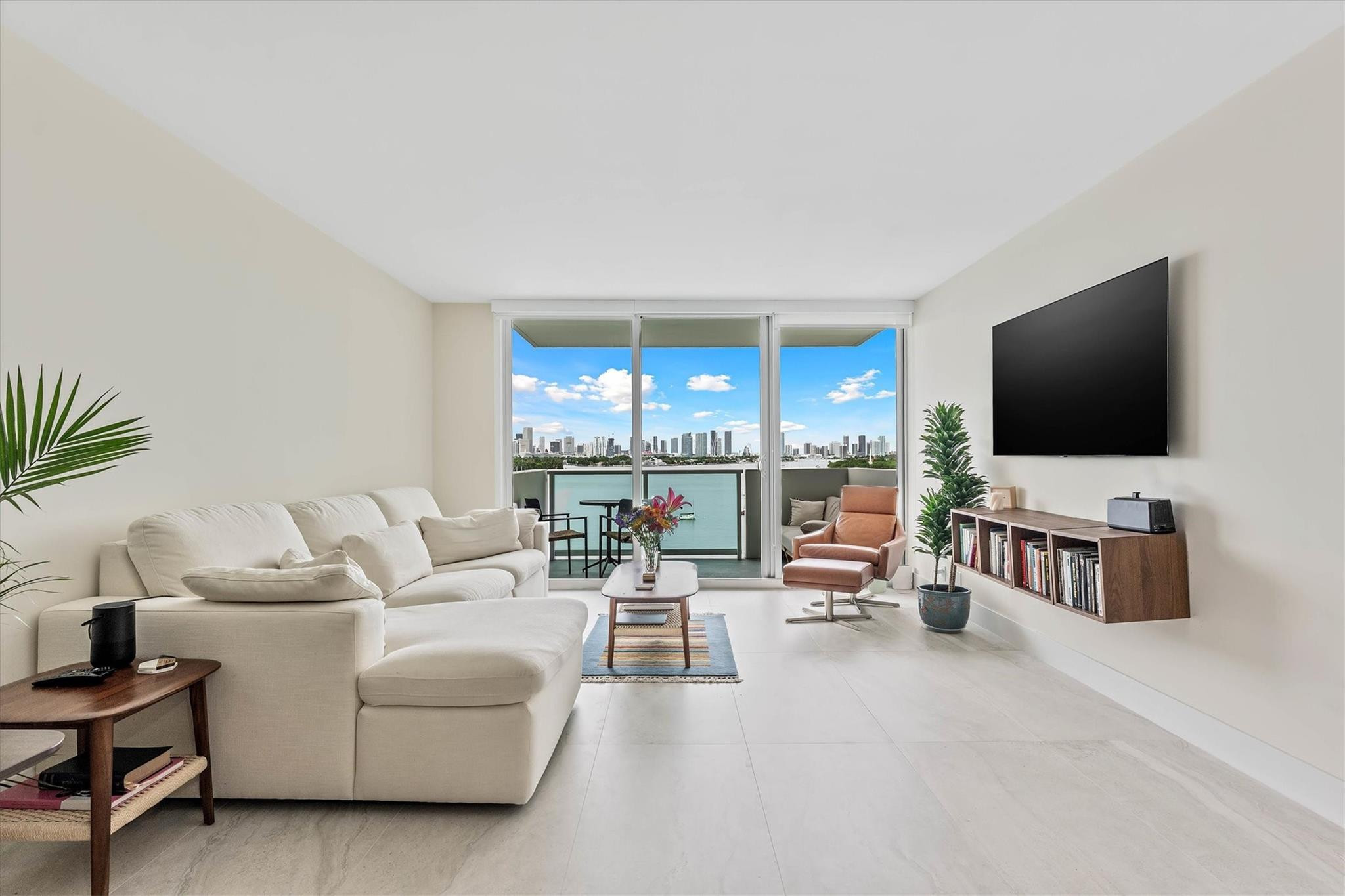 1200 West #604, Miami Beach FL 33139