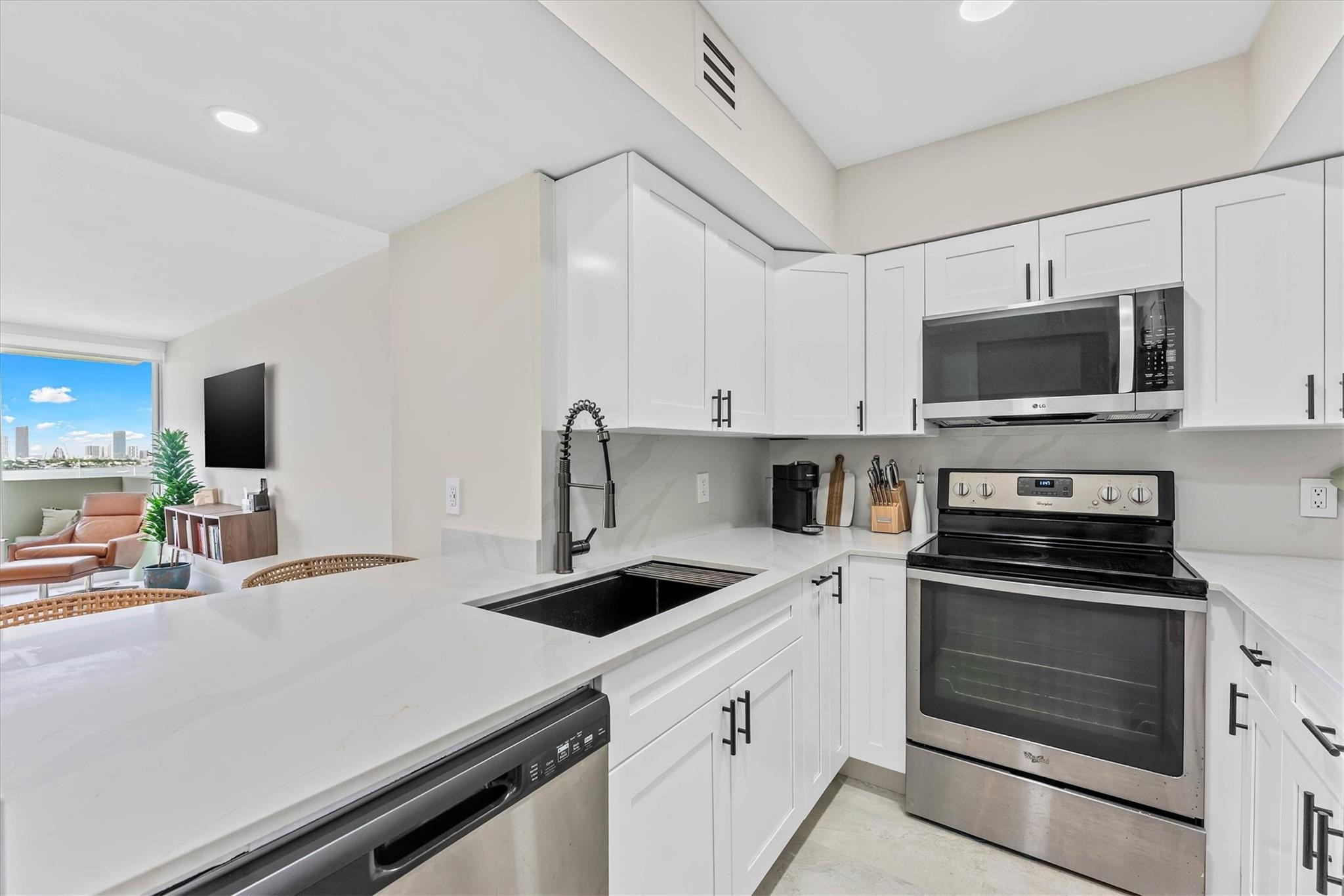 1200 West #604, Miami Beach FL 33139