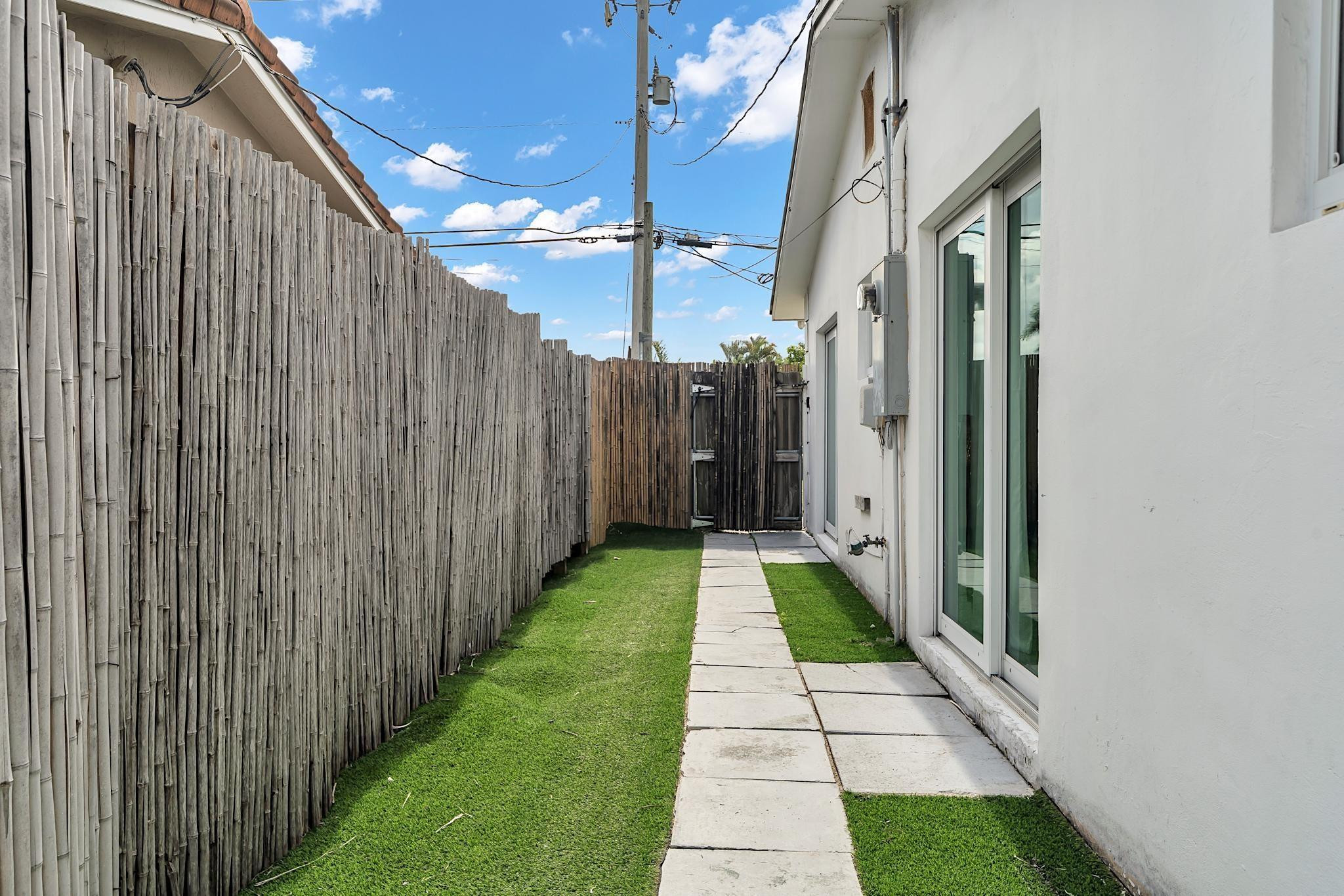 2233 SE 15th, Pompano Beach FL 33062