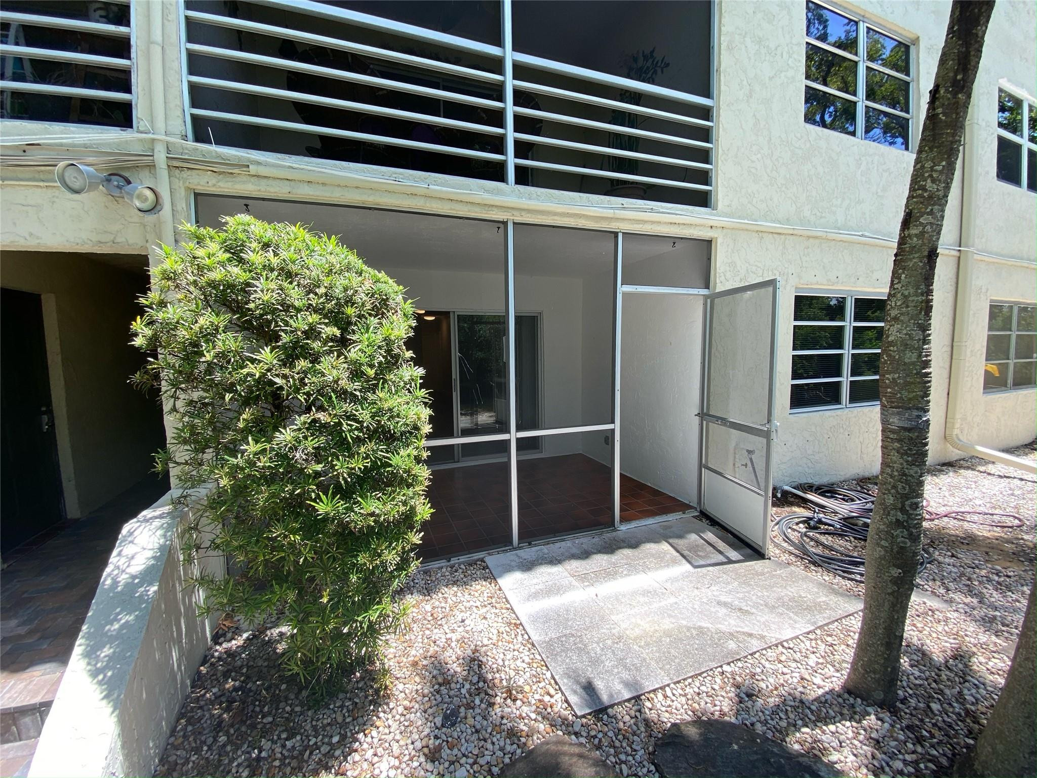 1400 NE 57th #104, Fort Lauderdale FL 33334