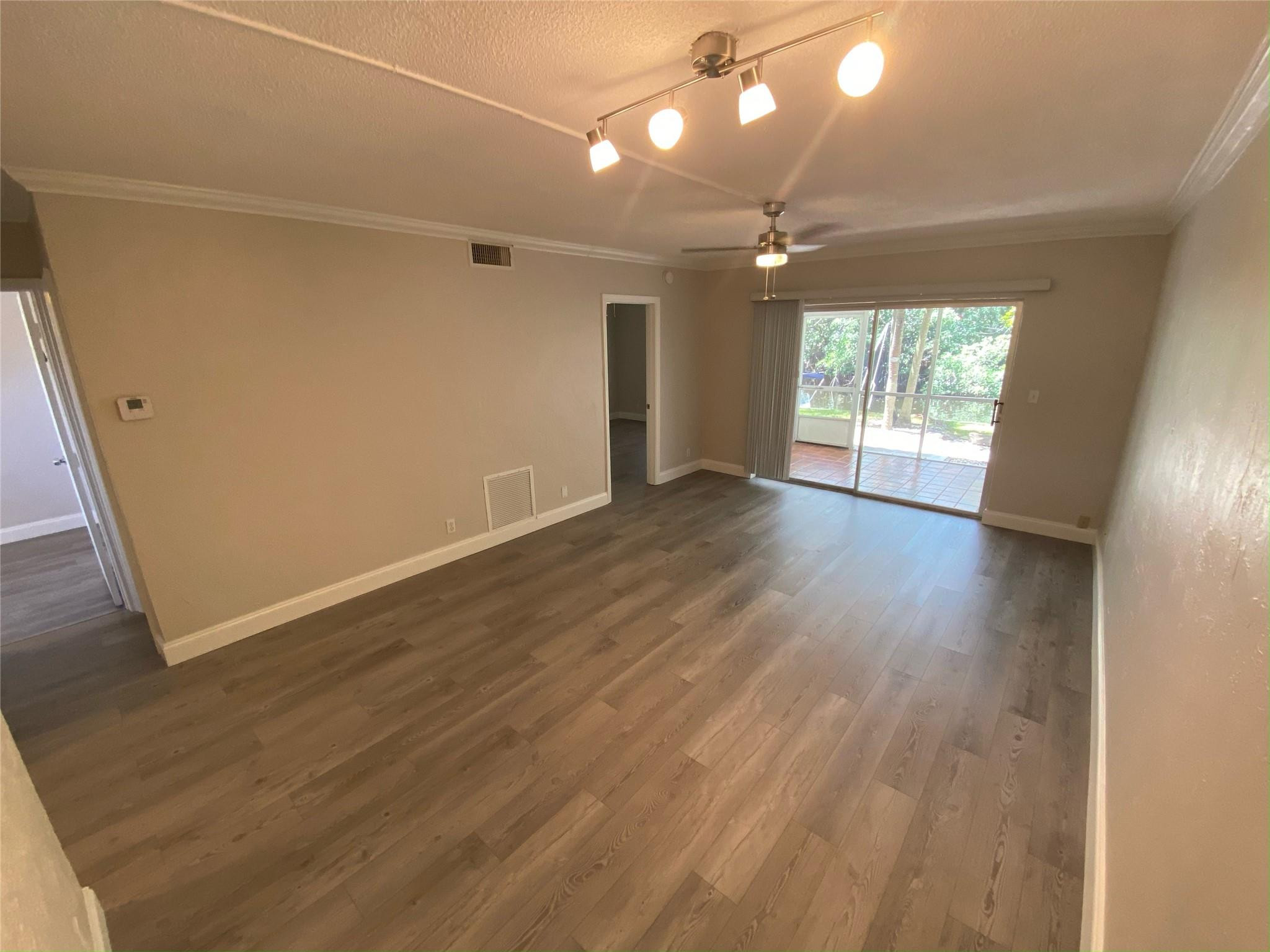 1400 NE 57th #104, Fort Lauderdale FL 33334
