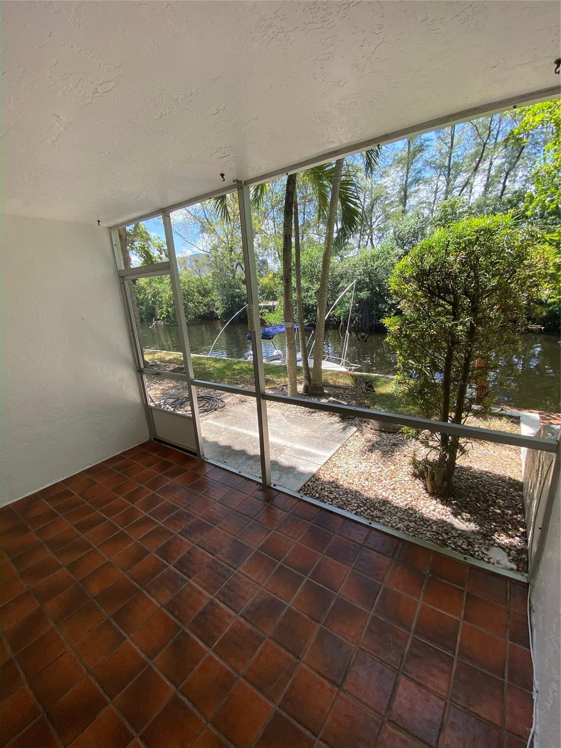 1400 NE 57th #104, Fort Lauderdale FL 33334