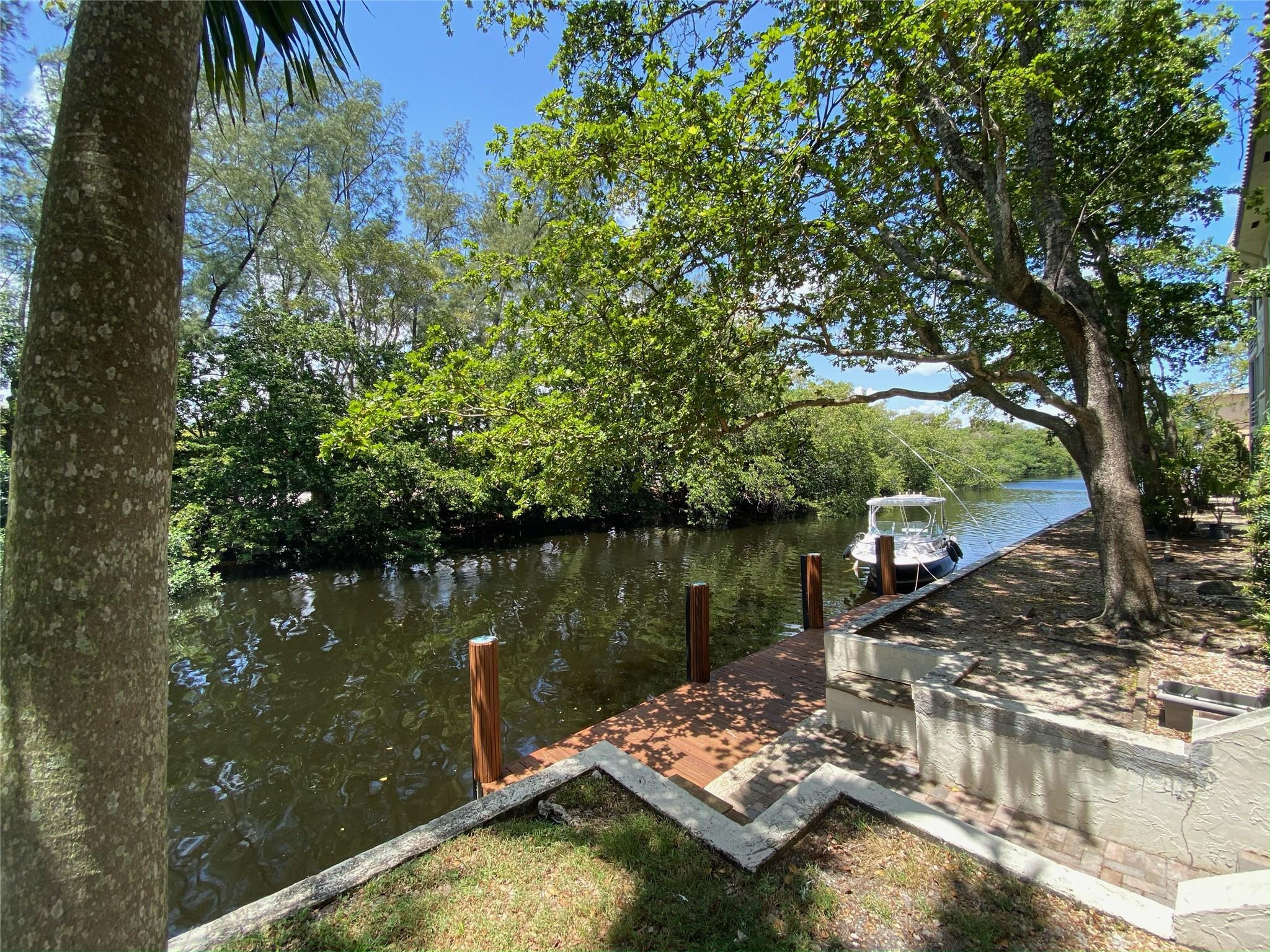 1400 NE 57th #104, Fort Lauderdale FL 33334