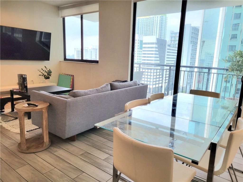 999 SW 1st #1914, Miami FL 33130