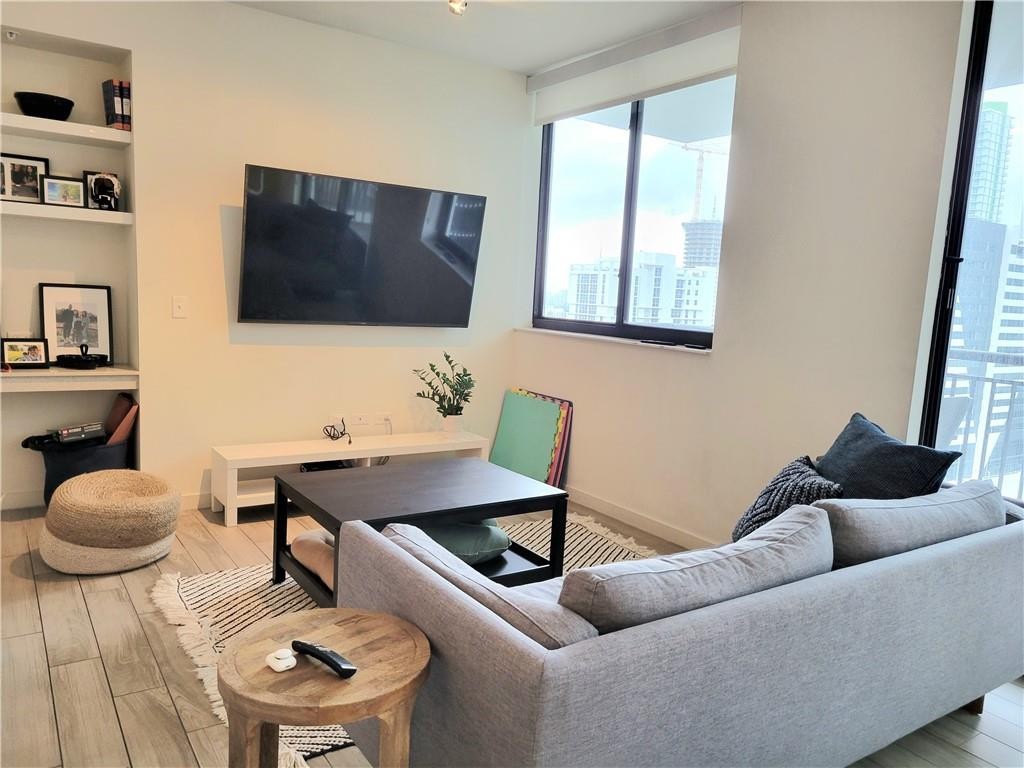 999 SW 1st #1914, Miami FL 33130