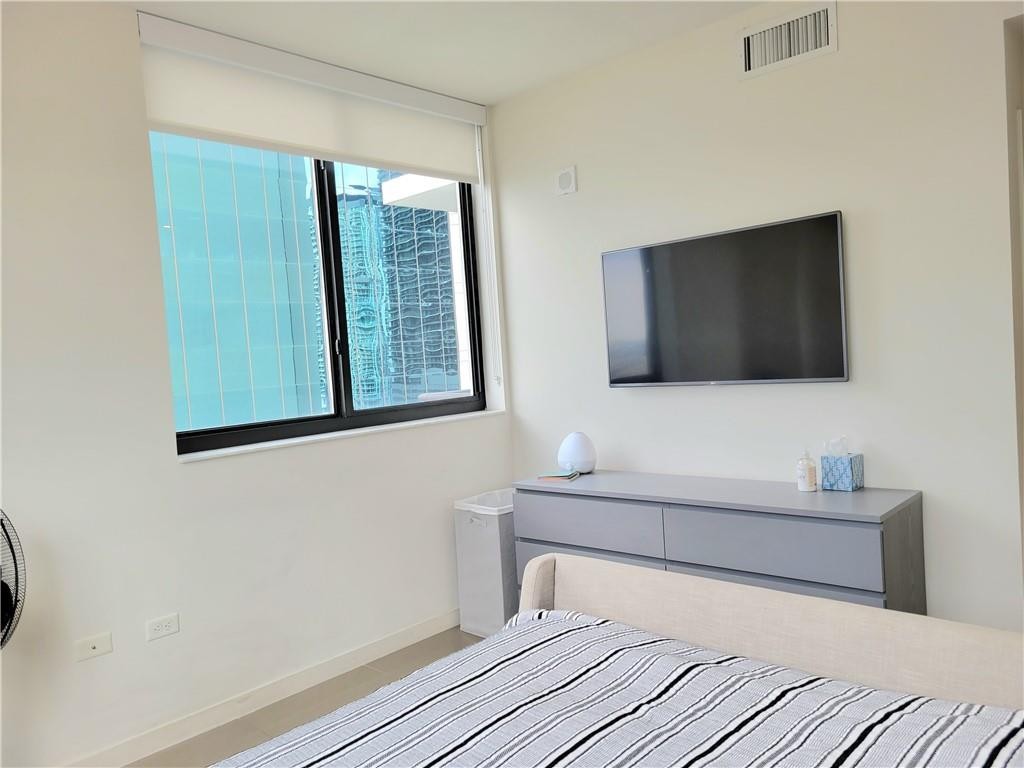 999 SW 1st #1914, Miami FL 33130