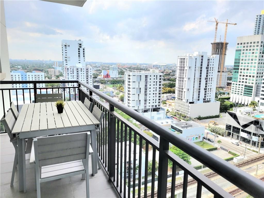 999 SW 1st #1914, Miami FL 33130