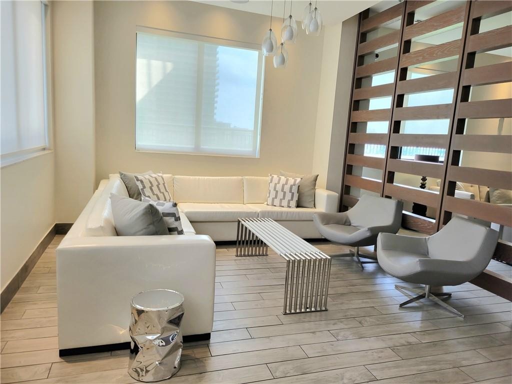 999 SW 1st #1914, Miami FL 33130