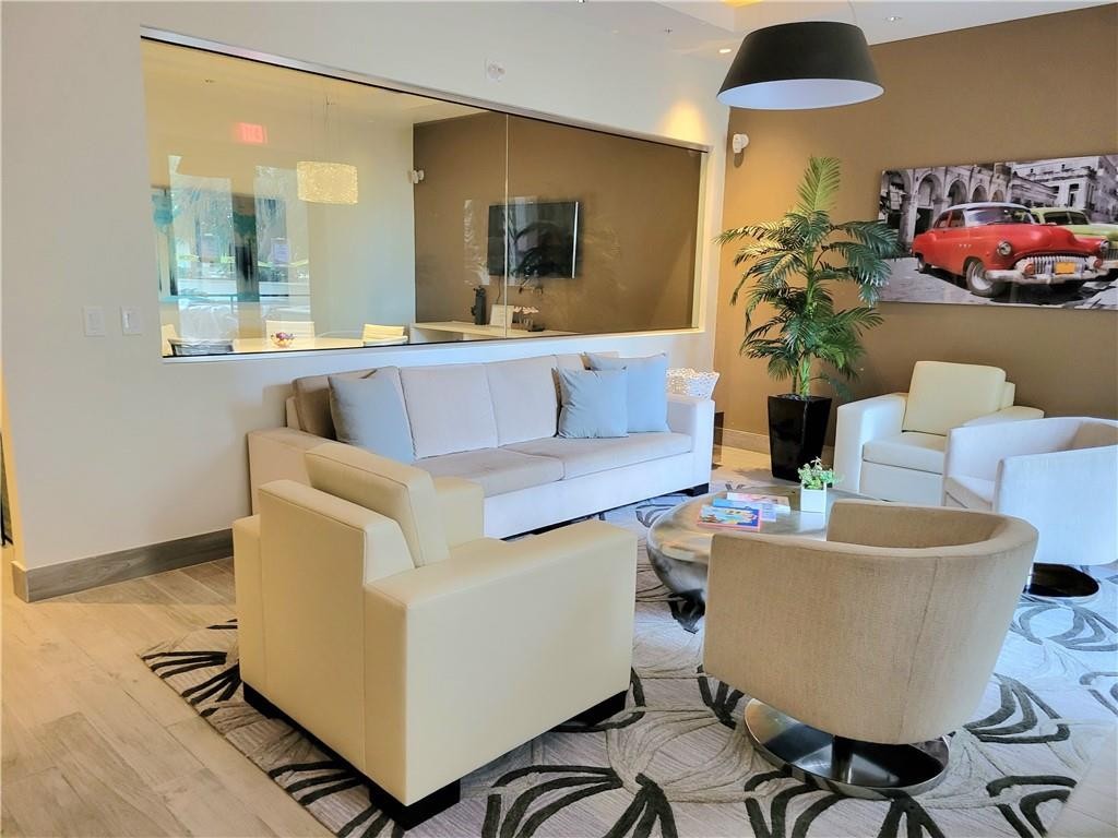 999 SW 1st #1914, Miami FL 33130