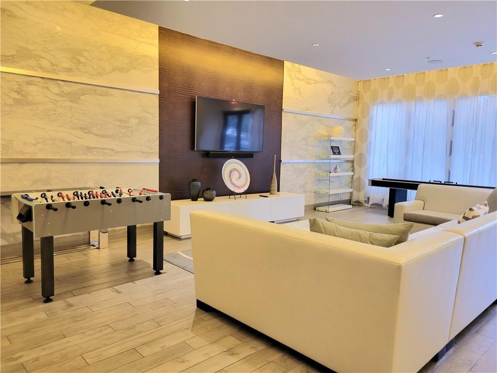 999 SW 1st #1914, Miami FL 33130