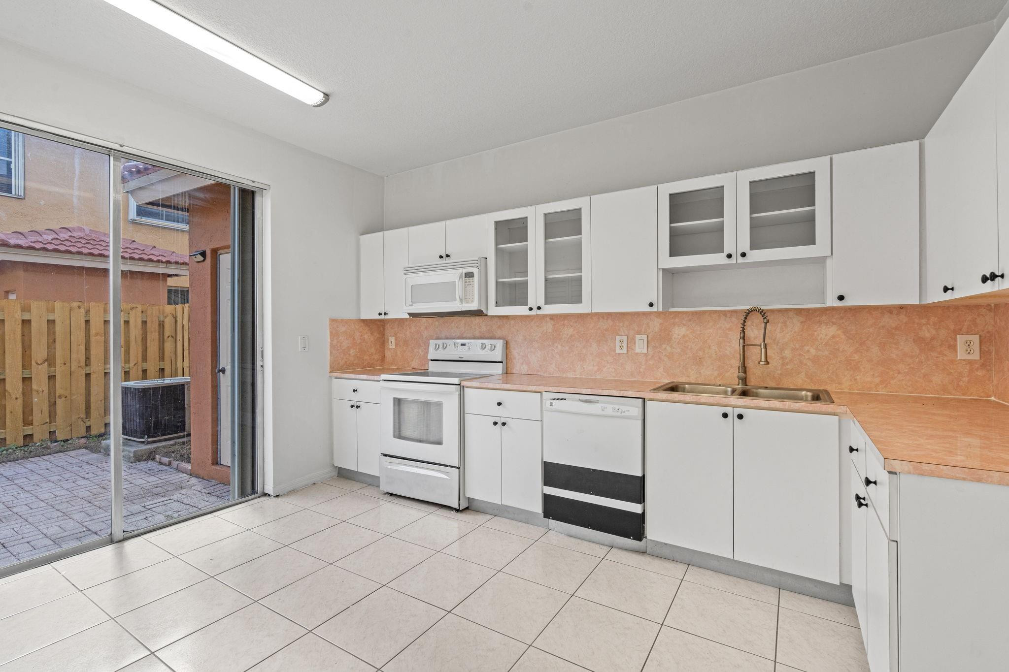 8520 NW 139th #1602, Miami Lakes FL 33016