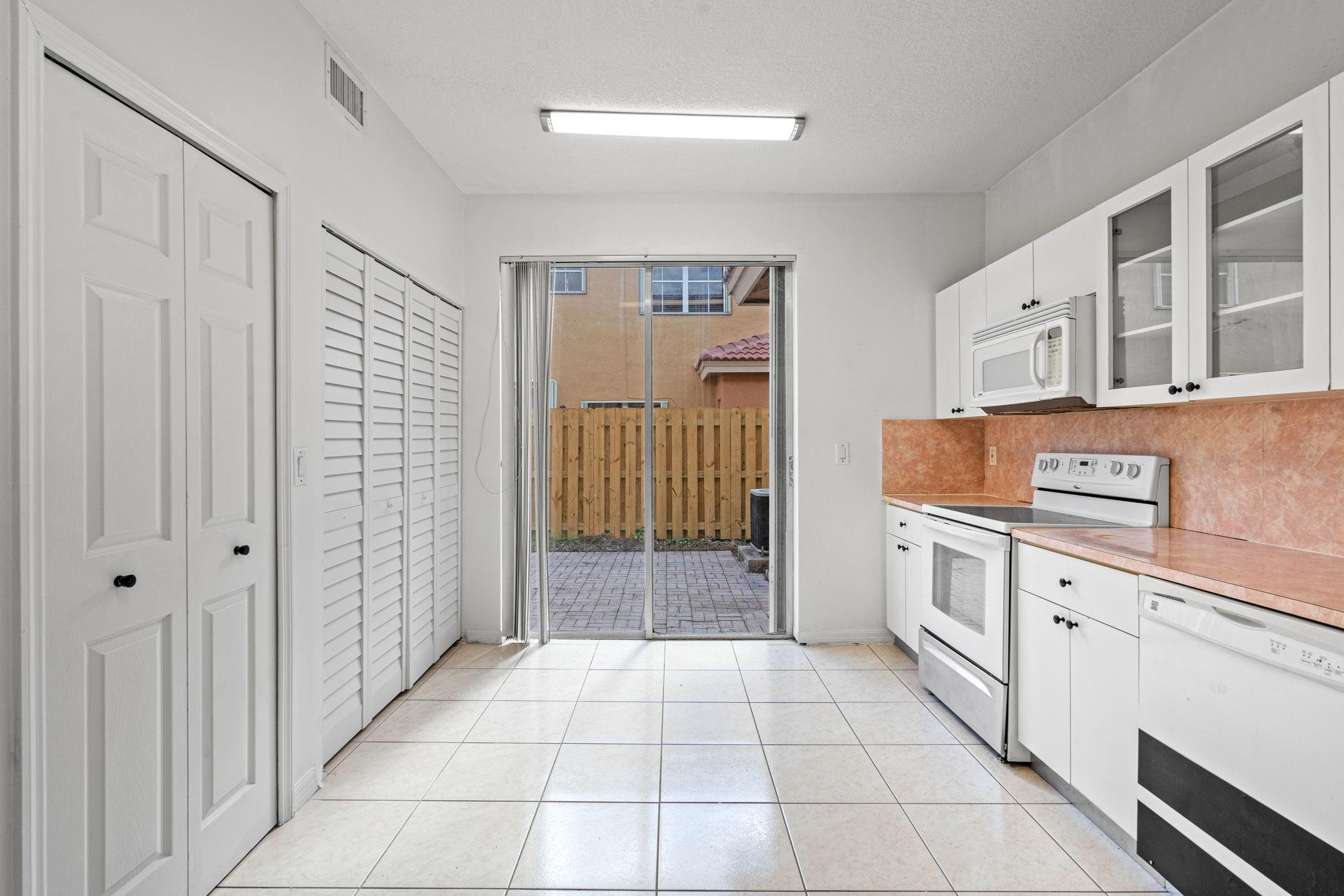 8520 NW 139th #1602, Miami Lakes FL 33016