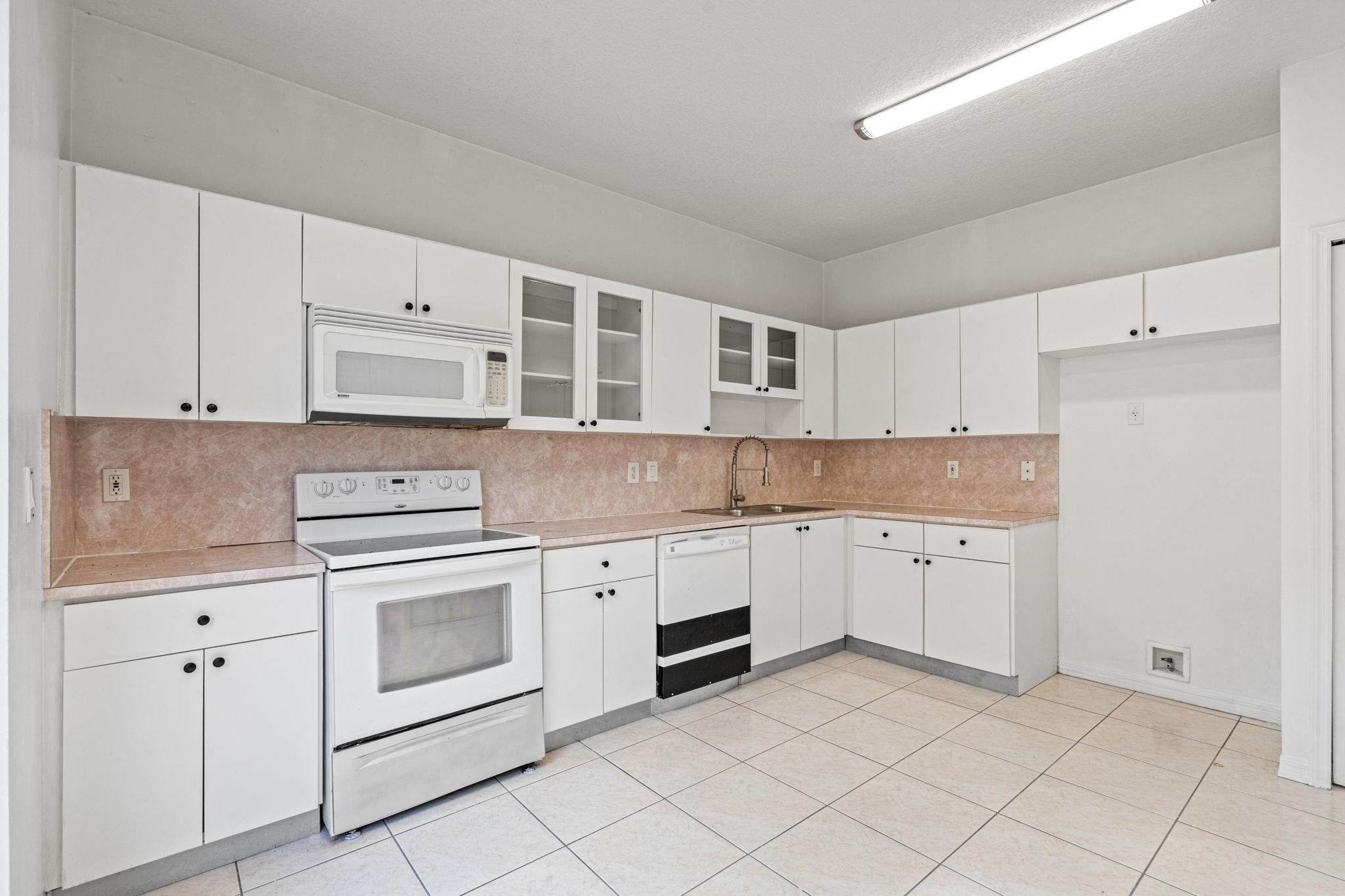 8520 NW 139th #1602, Miami Lakes FL 33016