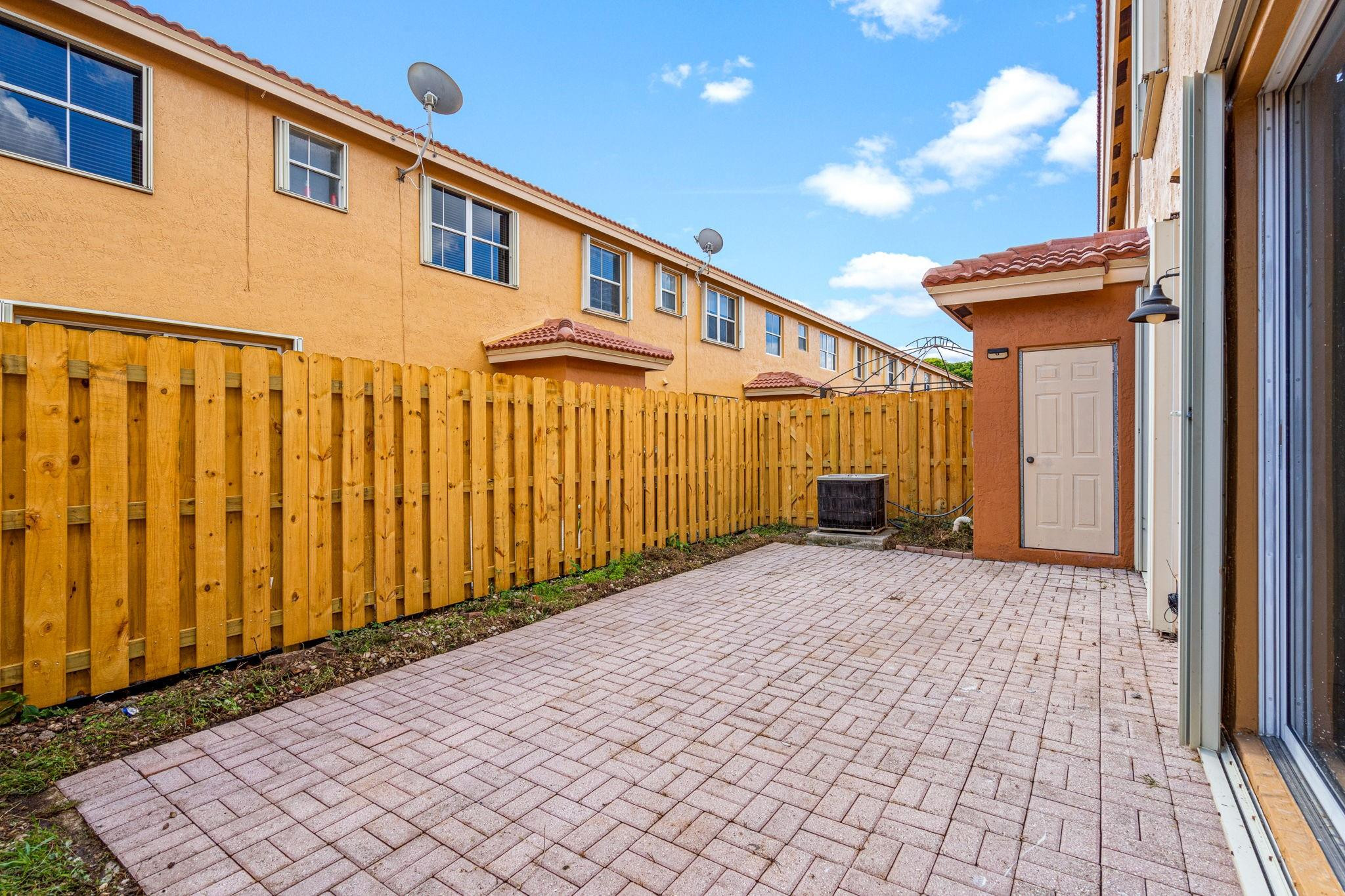 8520 NW 139th #1602, Miami Lakes FL 33016