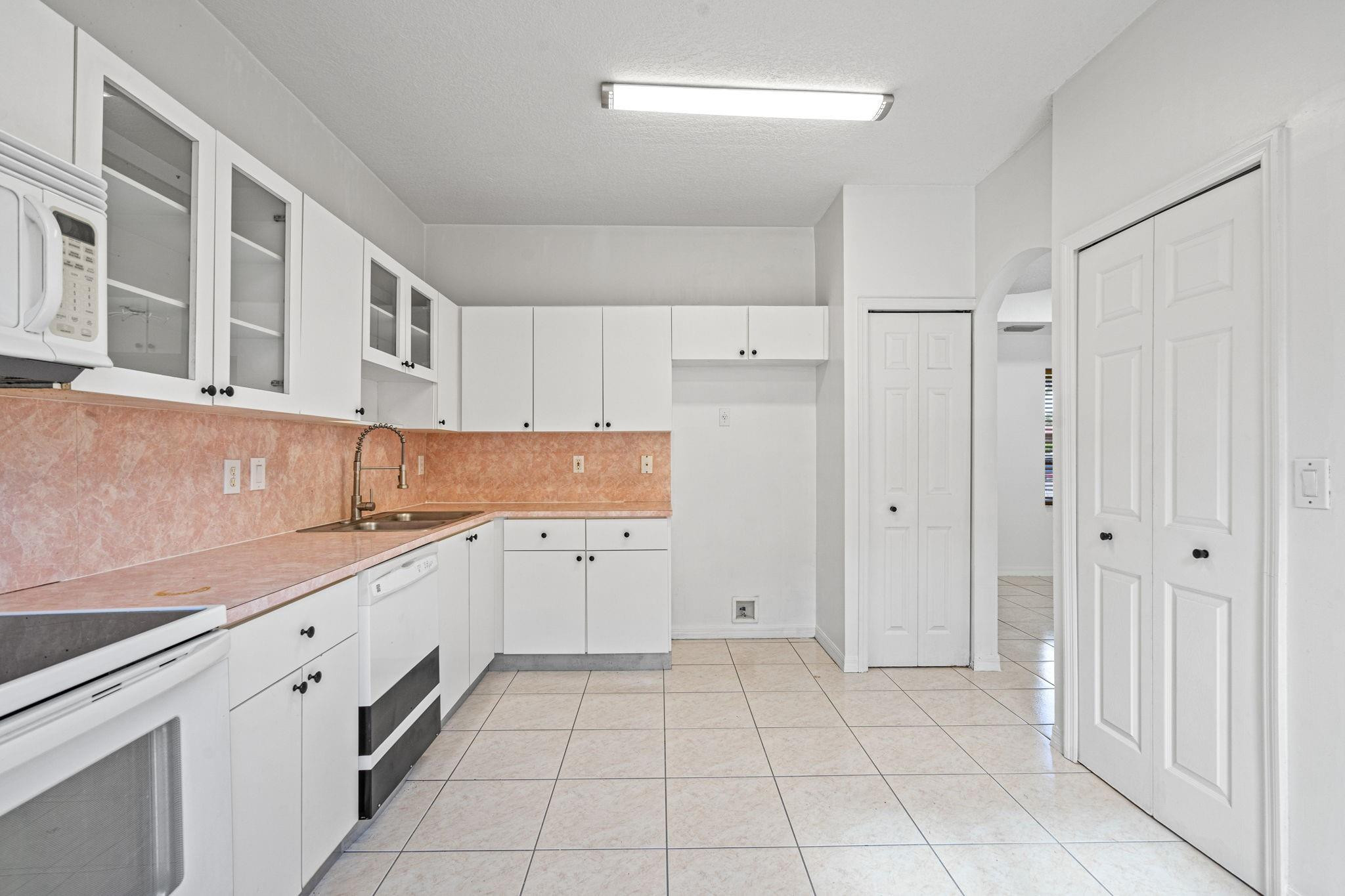 8520 NW 139th #1602, Miami Lakes FL 33016