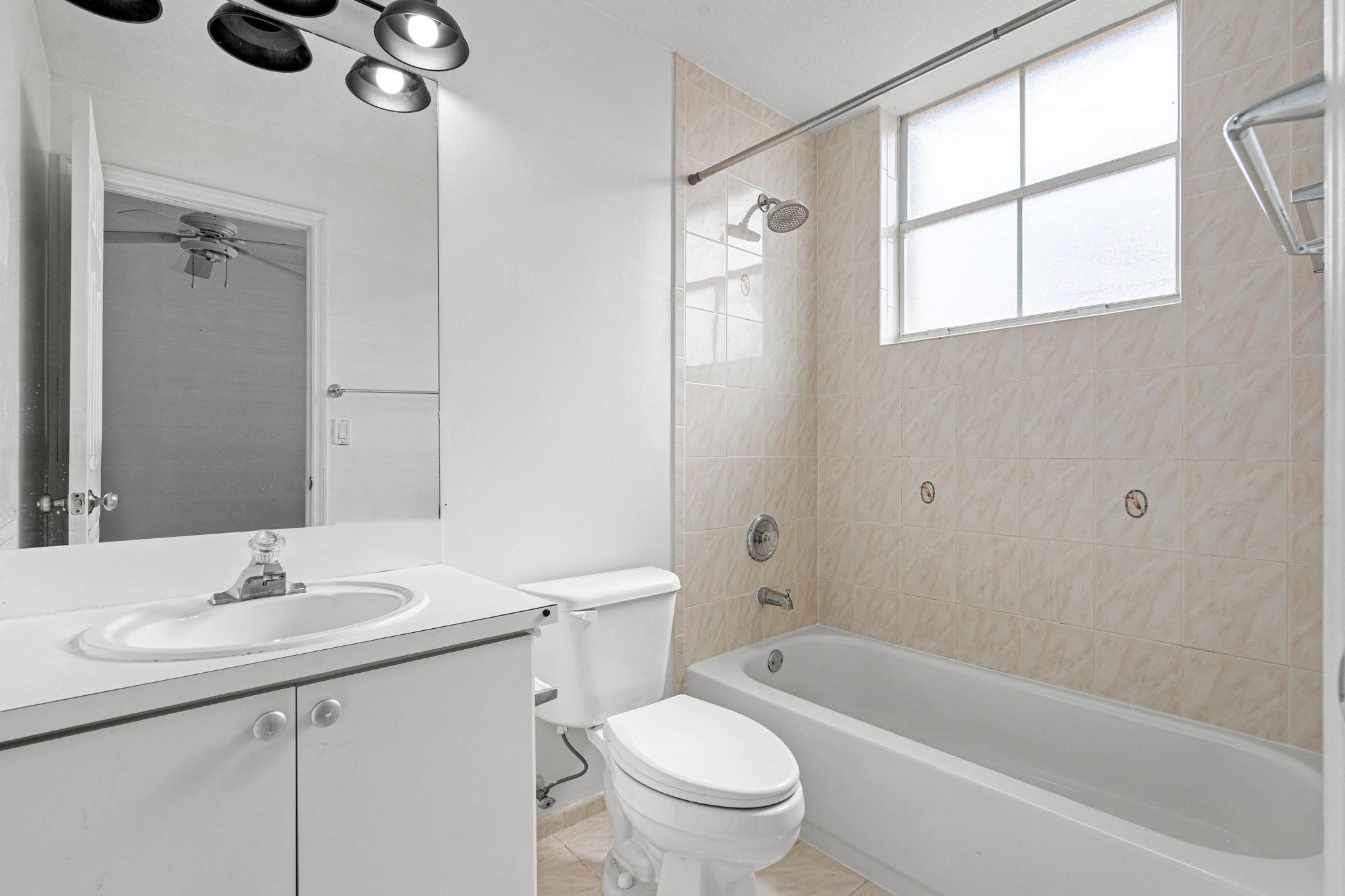 8520 NW 139th #1602, Miami Lakes FL 33016