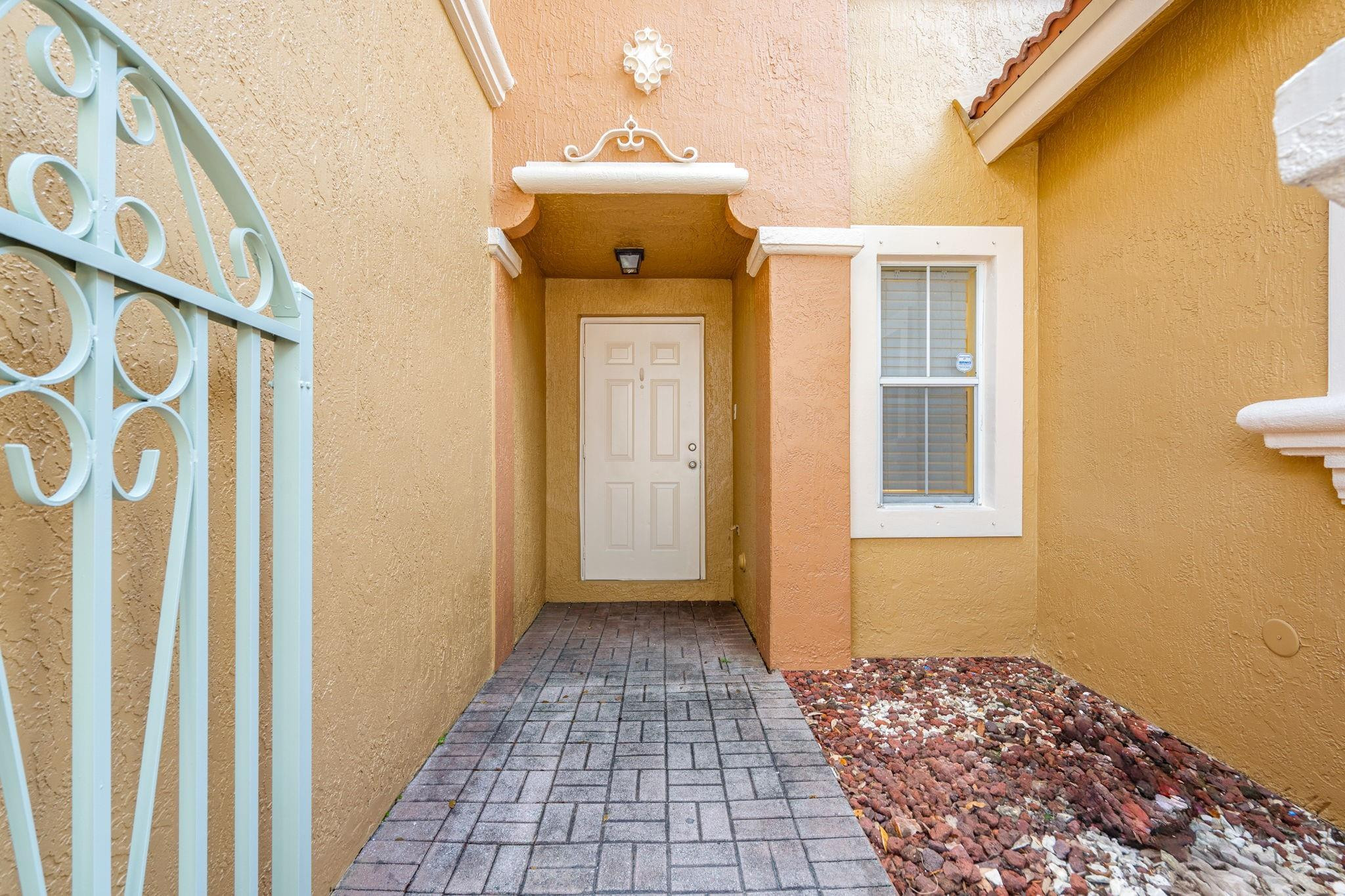 8520 NW 139th #1602, Miami Lakes FL 33016