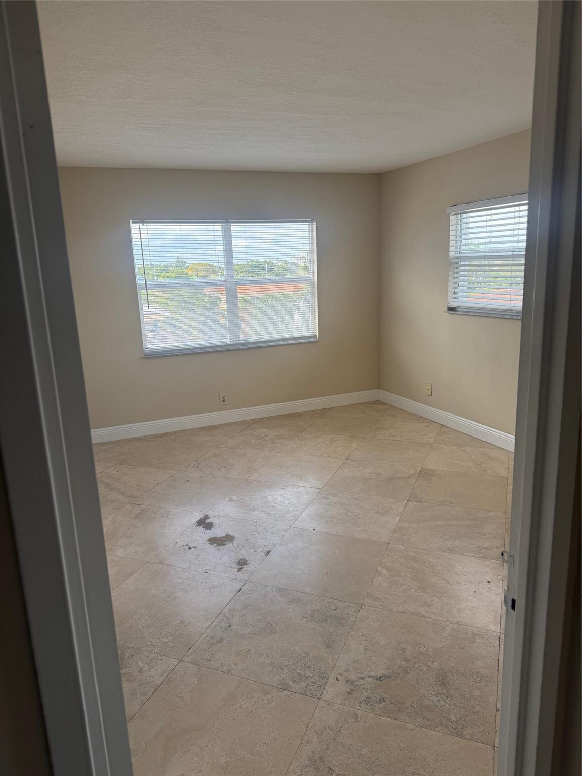 2555 NE 11th #502, Fort Lauderdale FL 33304