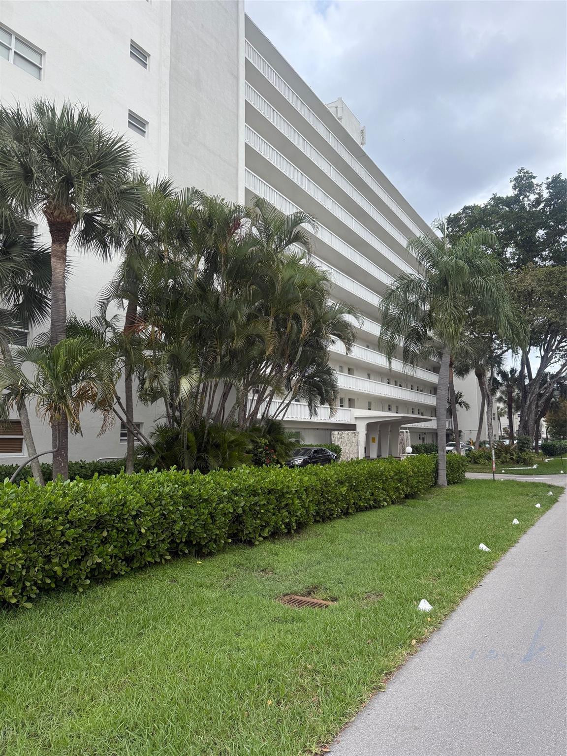 2555 NE 11th #502, Fort Lauderdale FL 33304