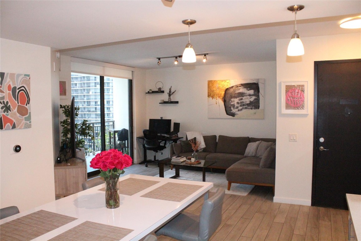 999 SW 1st #3301, Miami FL 33130