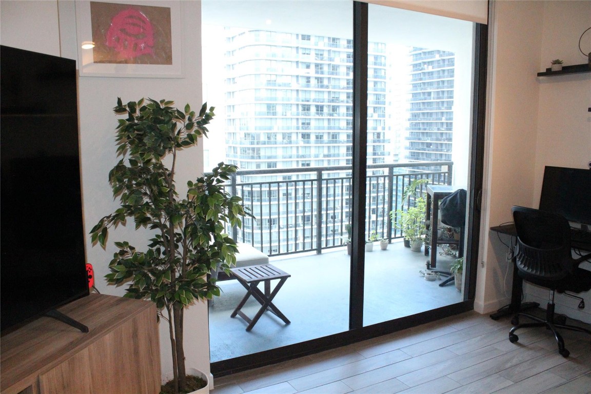 999 SW 1st #3301, Miami FL 33130