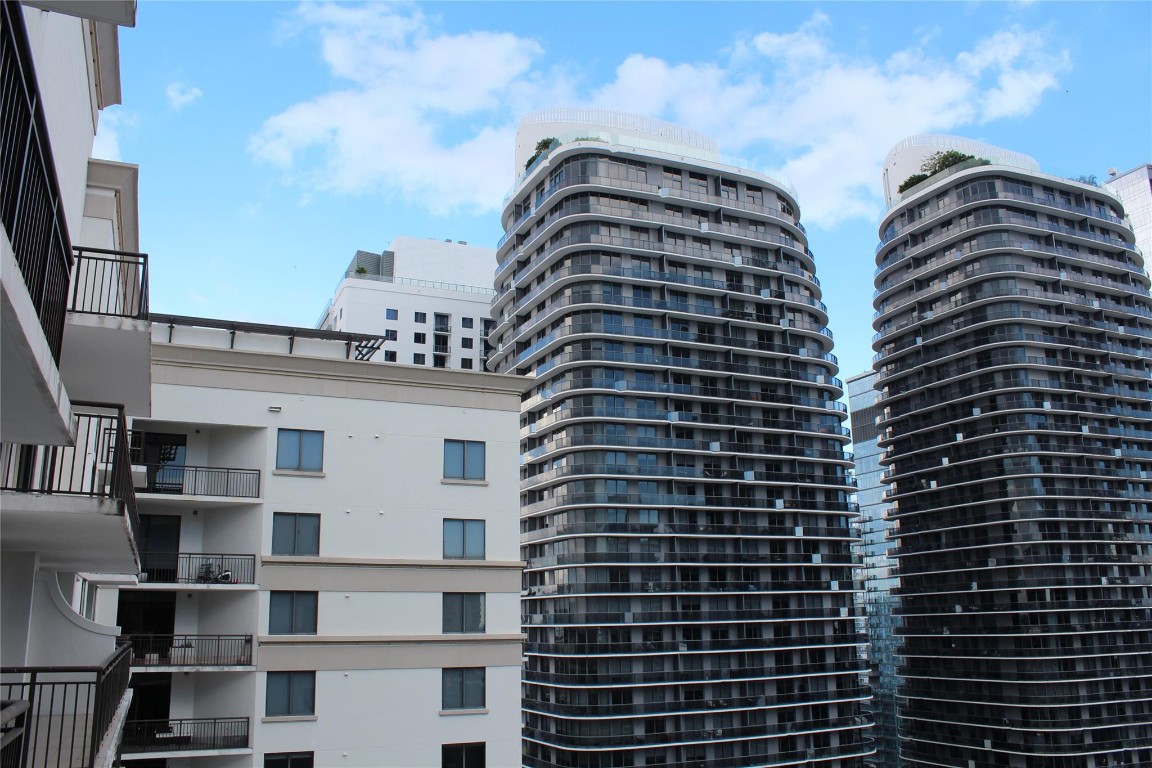 999 SW 1st #3301, Miami FL 33130