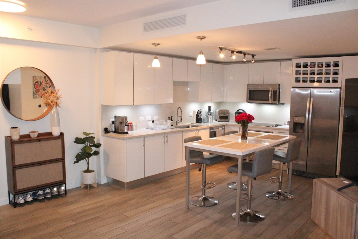 999 SW 1st #3301, Miami FL 33130