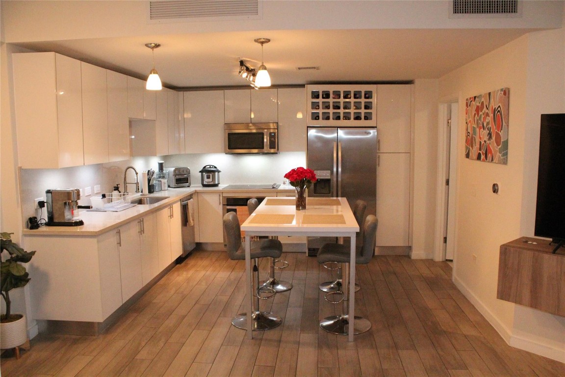 999 SW 1st #3301, Miami FL 33130