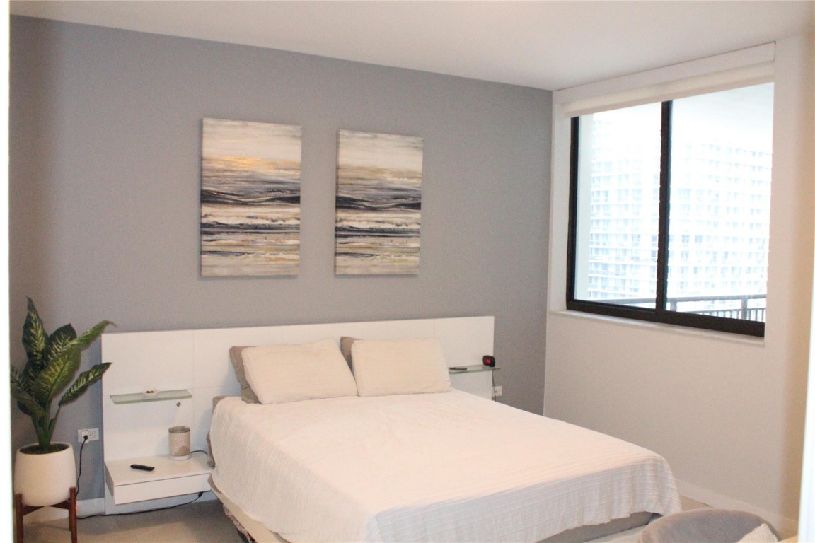 999 SW 1st #3301, Miami FL 33130