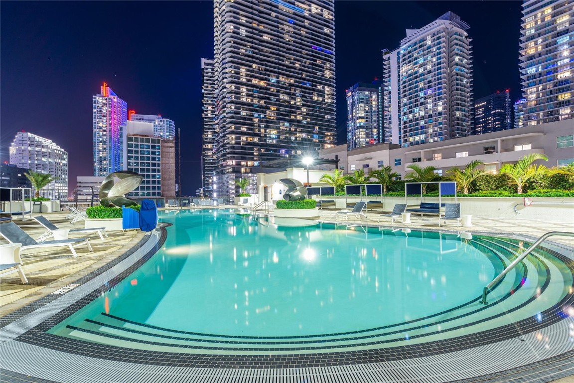 999 SW 1st #3301, Miami FL 33130