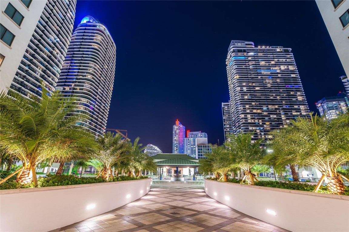 999 SW 1st #3301, Miami FL 33130