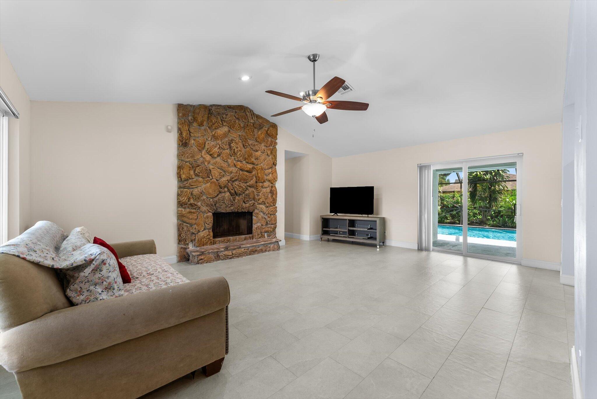 4811 Dorchester Mews, Haverhill FL 33415