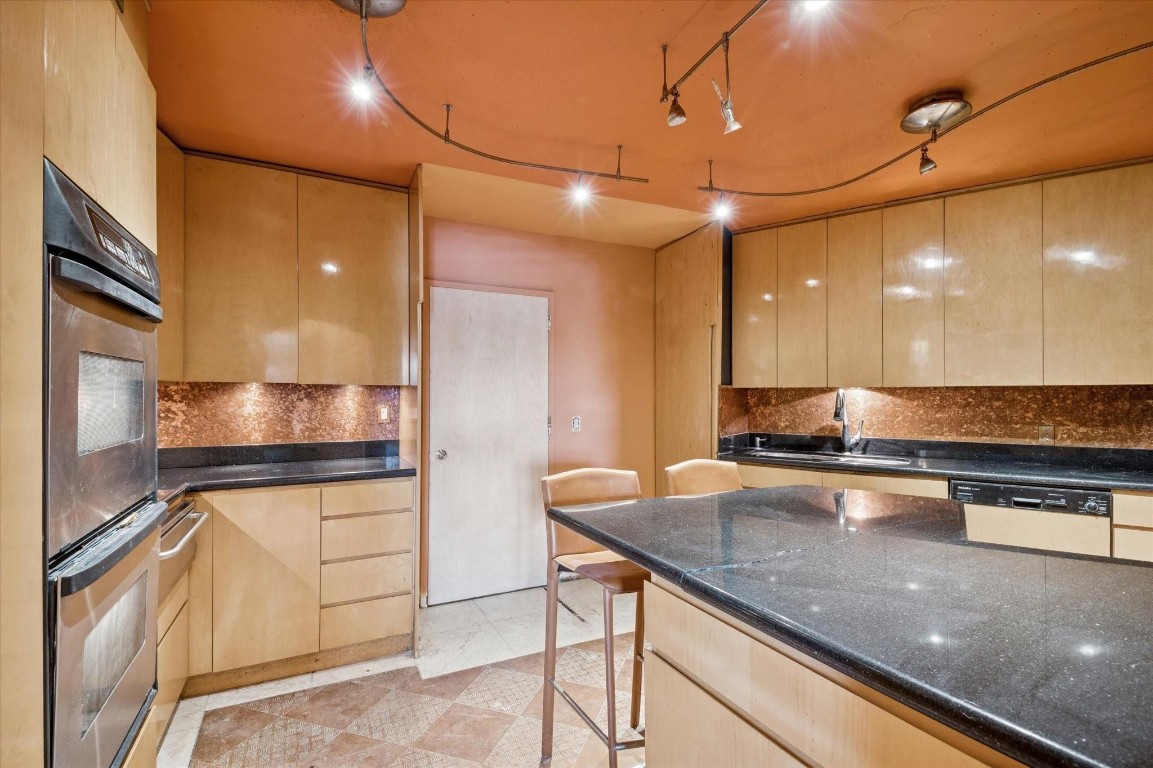 5151 Collins #520, Miami Beach FL 33140