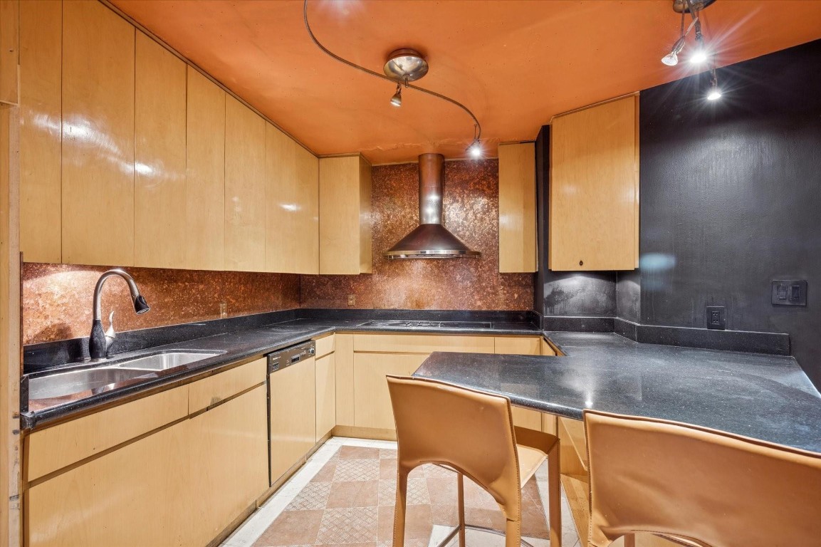 5151 Collins #520, Miami Beach FL 33140