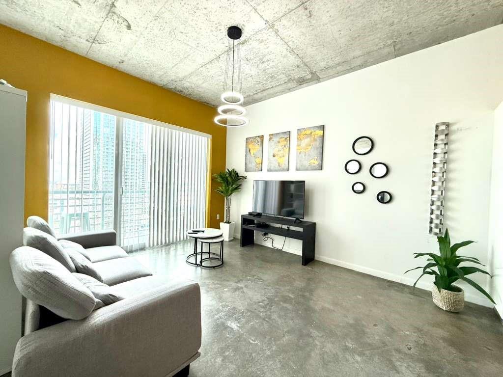 133 NE 2nd Ave #2215, Miami FL 33132