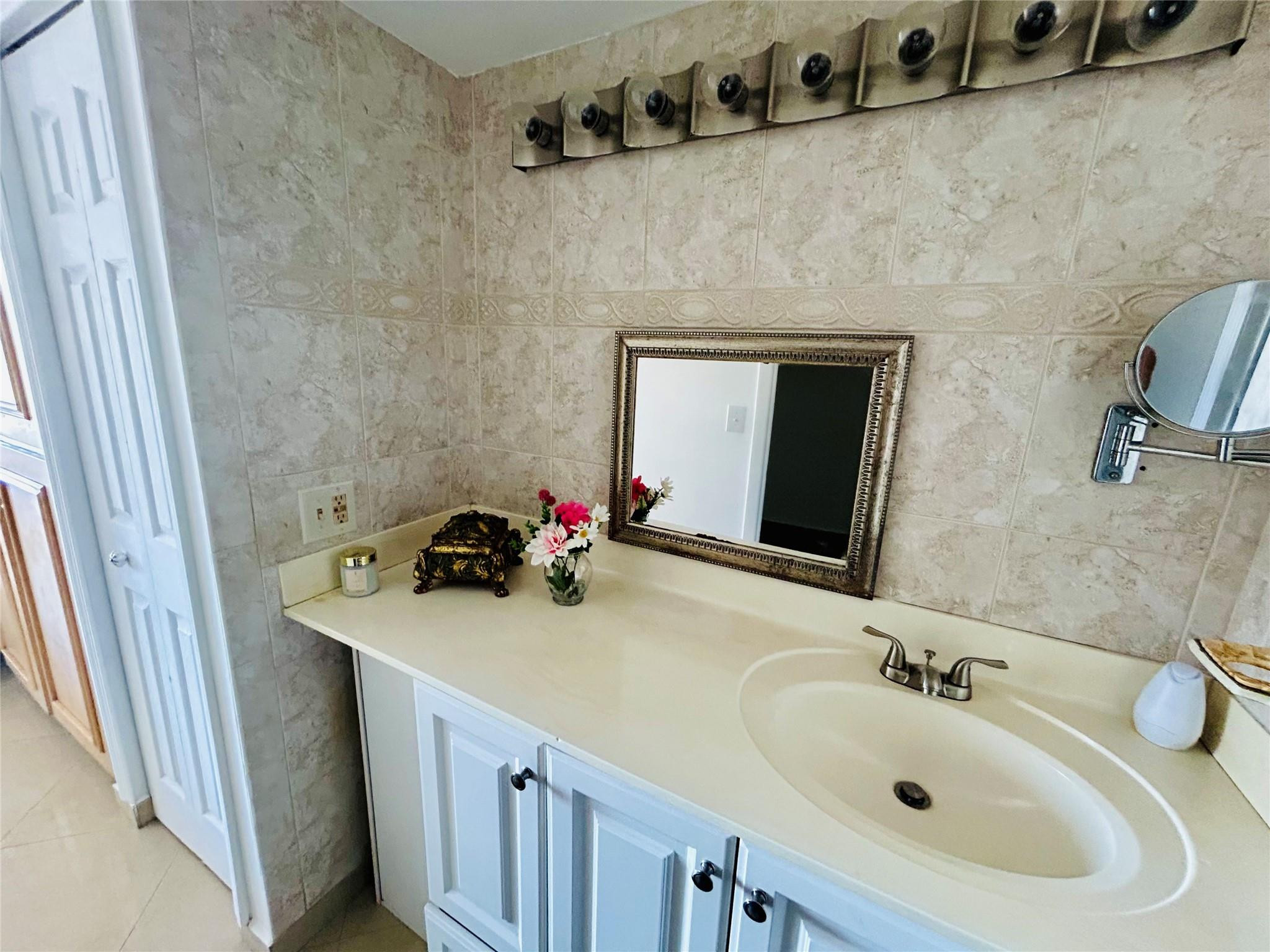 7040 Coral #501, Miami FL 33155