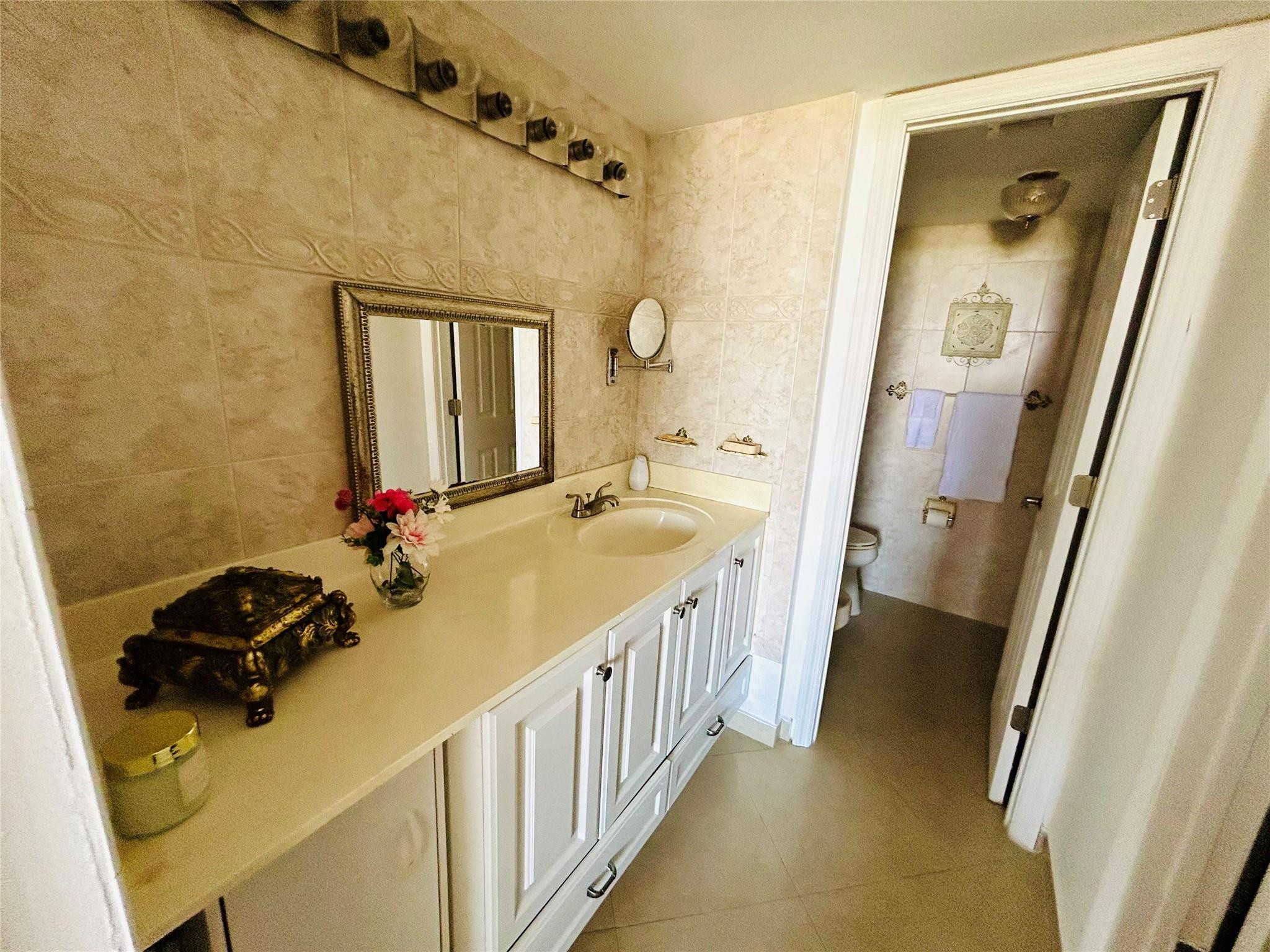 7040 Coral #501, Miami FL 33155
