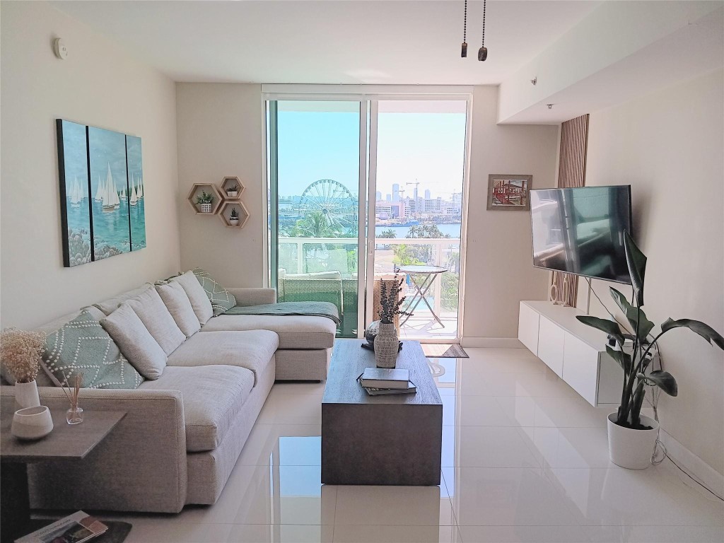 253 NE 2nd #1103, Miami FL 33132