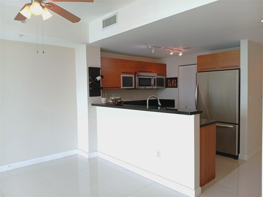253 NE 2nd #1103, Miami FL 33132