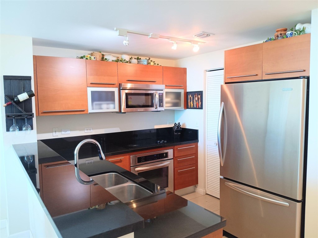 253 NE 2nd #1103, Miami FL 33132