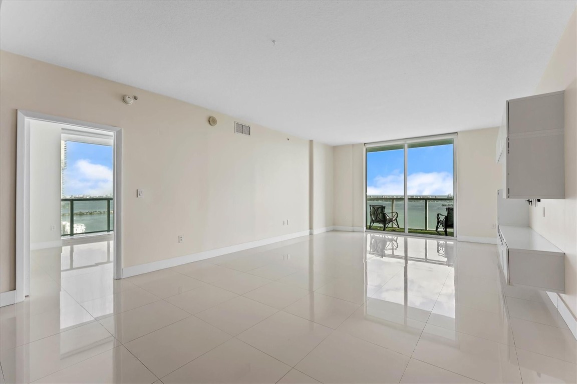 1900 Bayshore #3702, Miami FL 33132