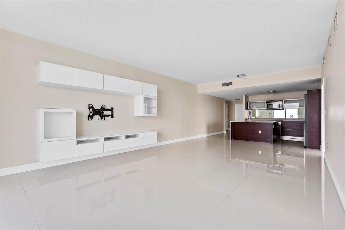 1900 Bayshore #3702, Miami FL 33132