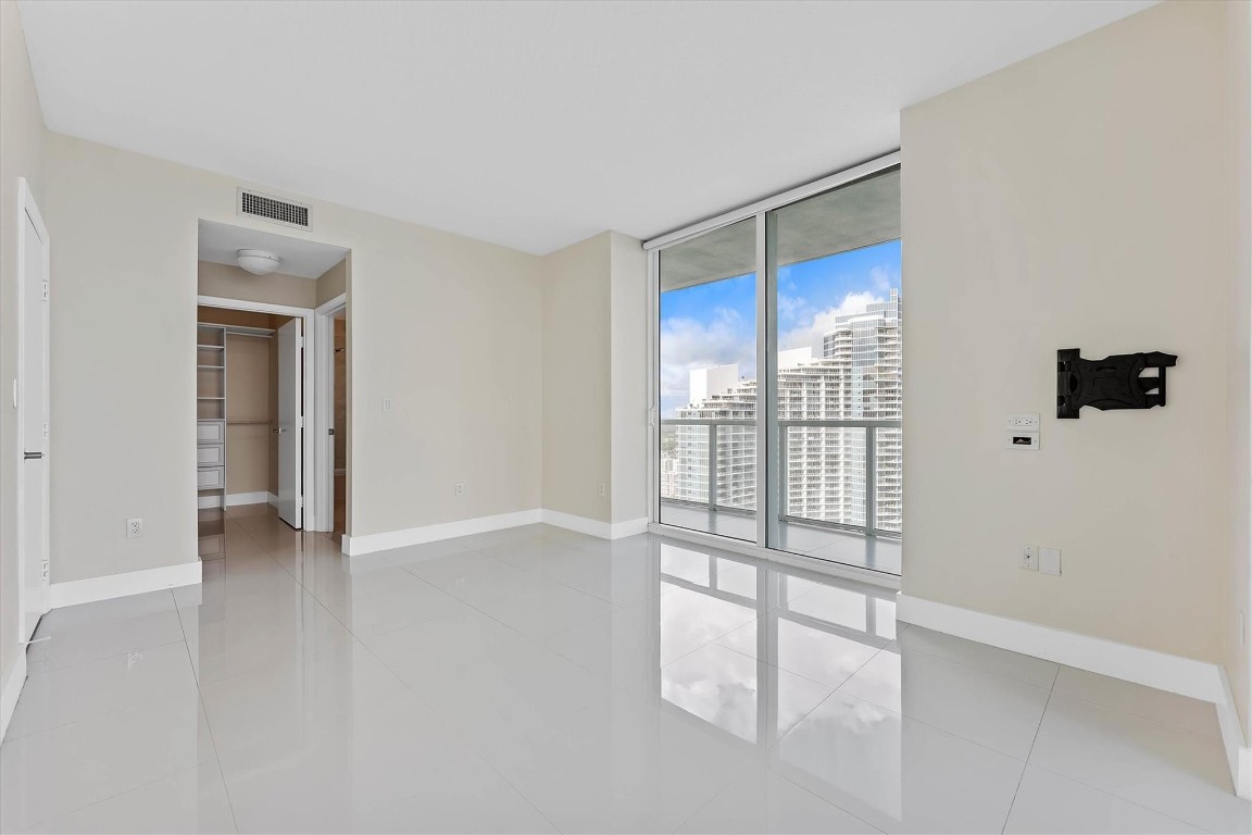 1900 Bayshore #3702, Miami FL 33132