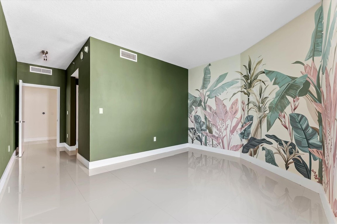 1900 Bayshore #3702, Miami FL 33132