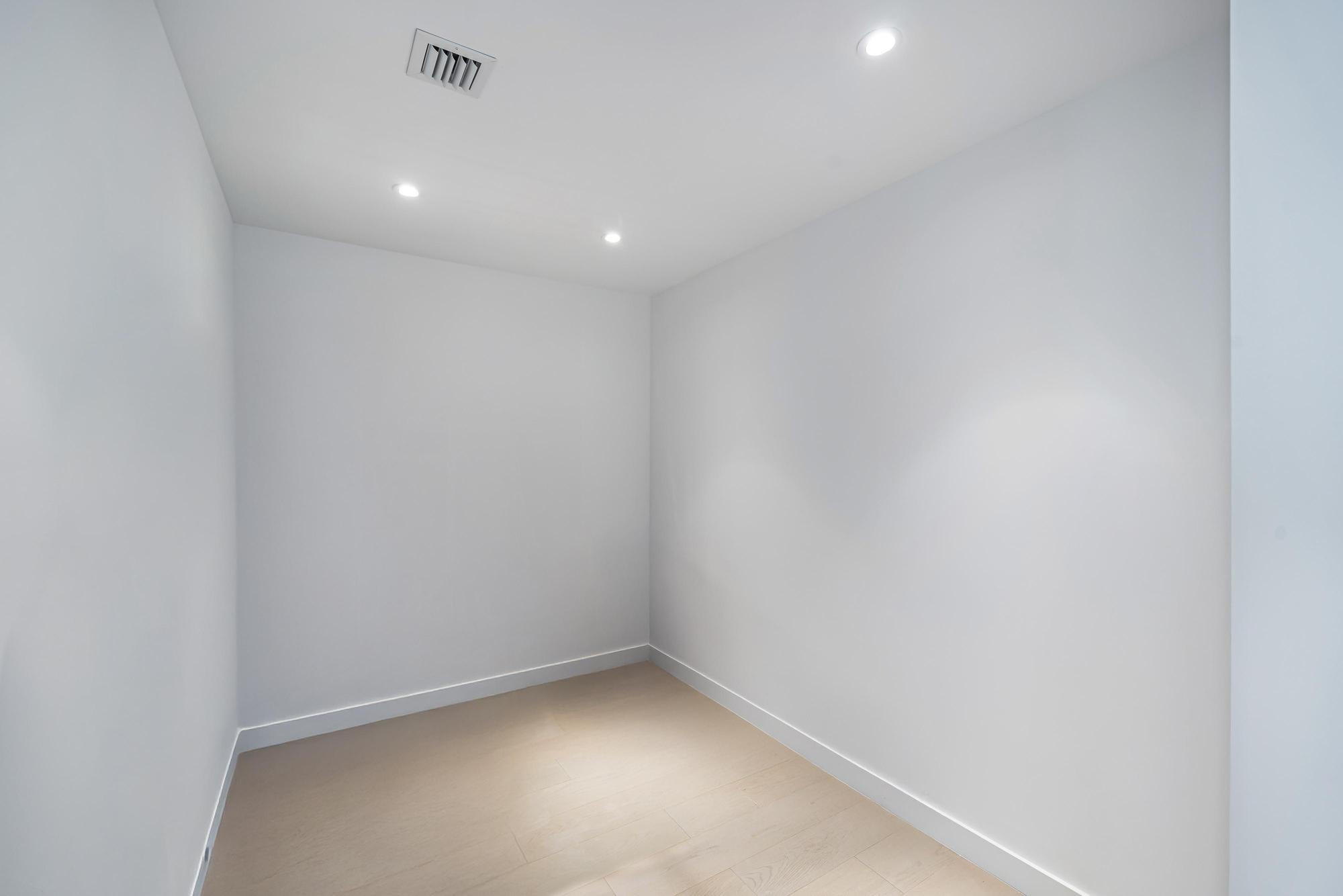 500 Alton #2702, Miami Beach FL 33139