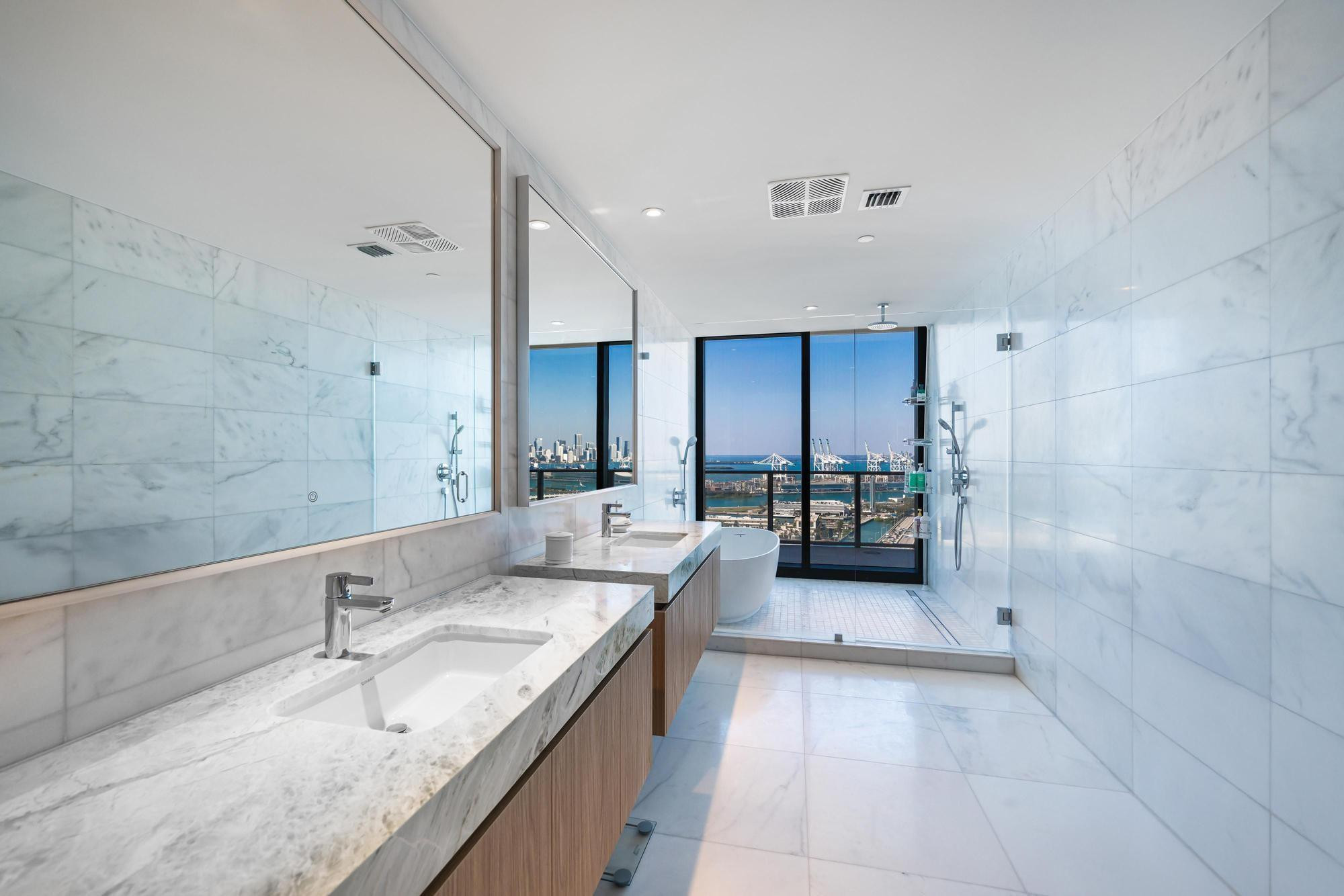 500 Alton #2702, Miami Beach FL 33139