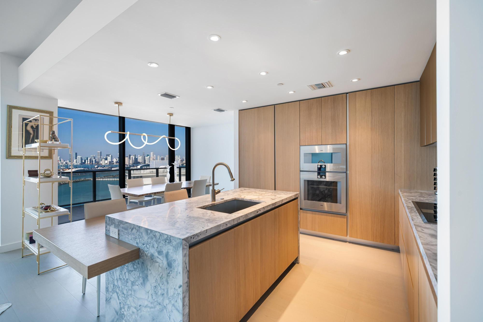 500 Alton #2702, Miami Beach FL 33139