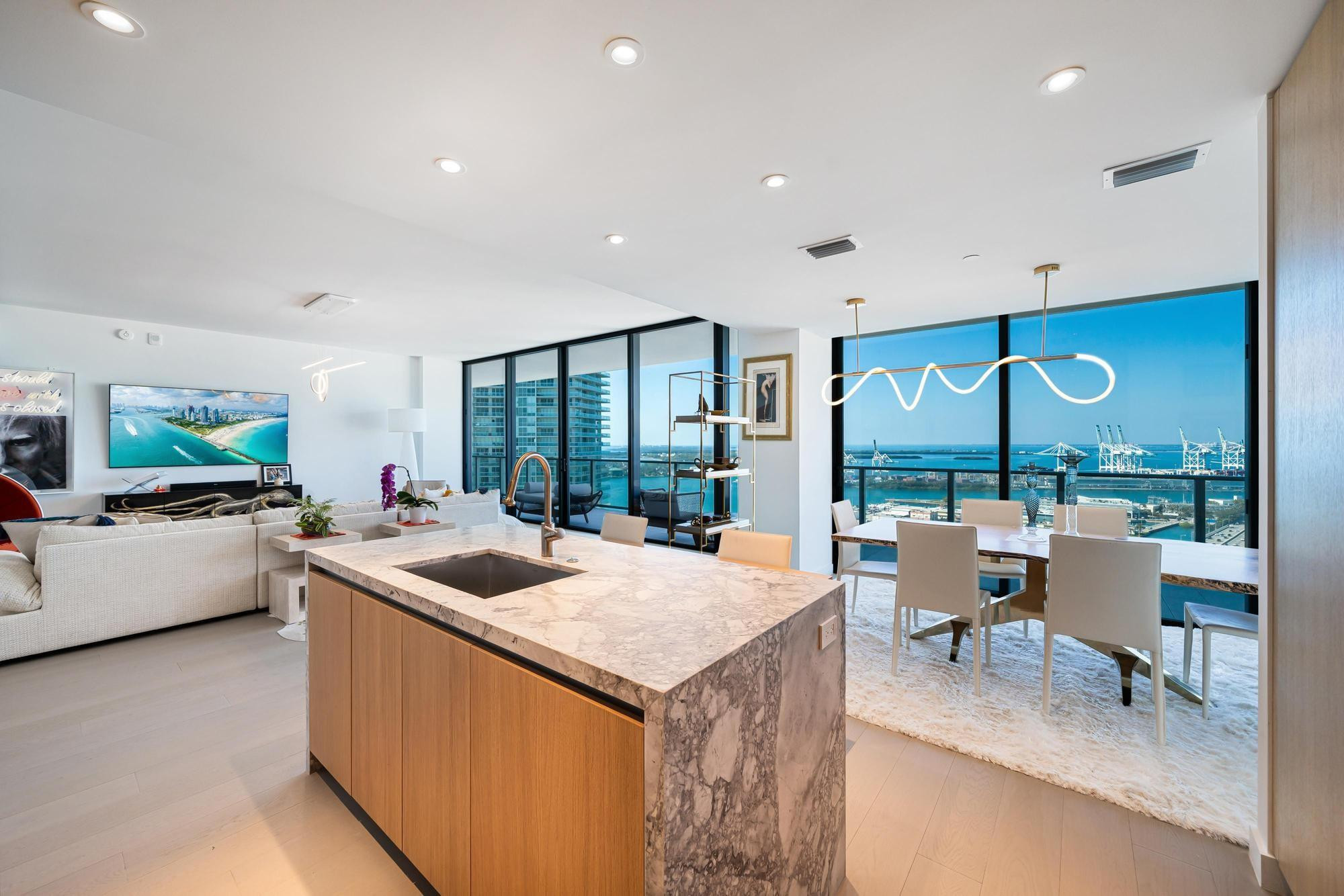 500 Alton #2702, Miami Beach FL 33139