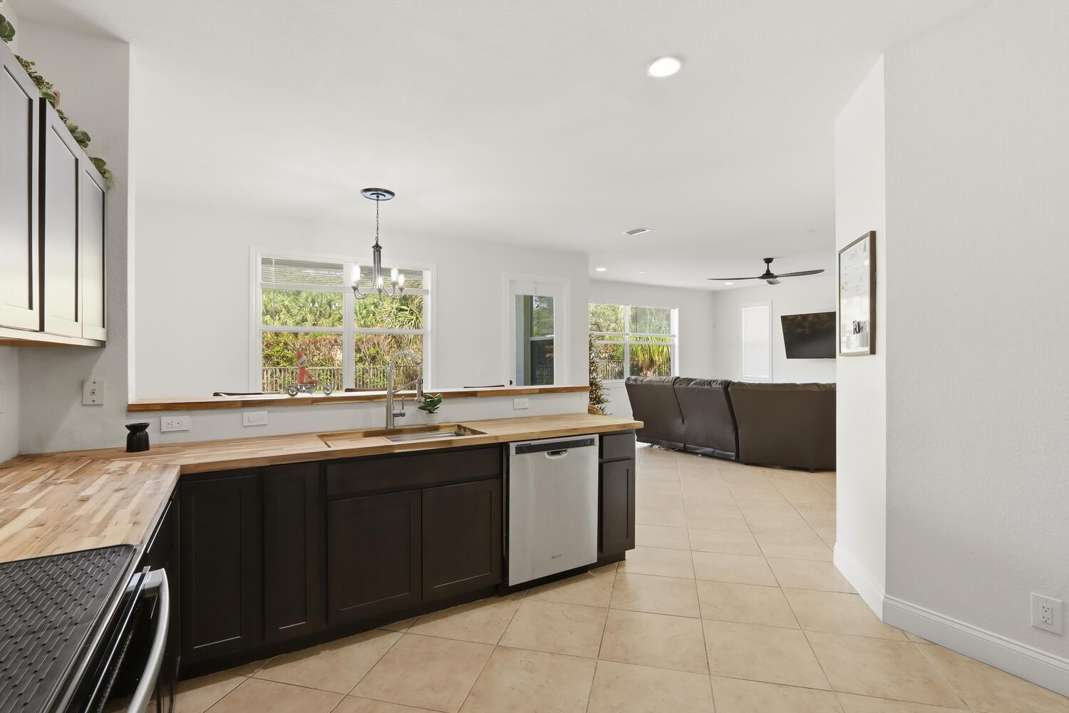 1085 Center Stone, Riviera Beach FL 33404