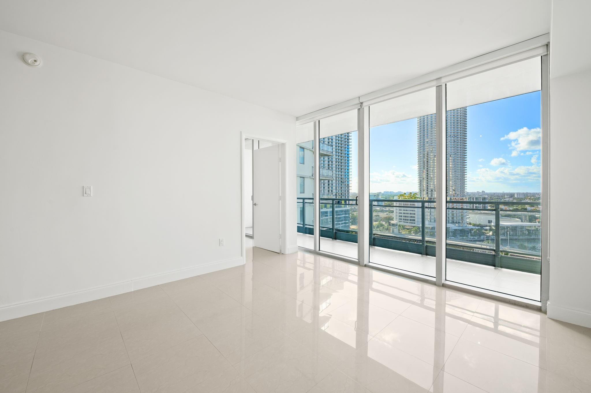 92 SW 3rd #1807, Miami FL 33130